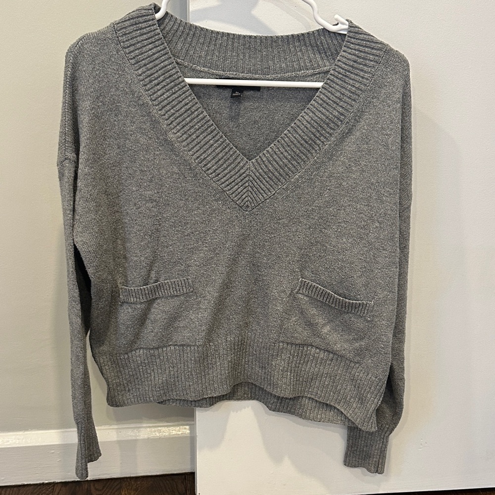 Old Navy Gray V-Neck Sweater